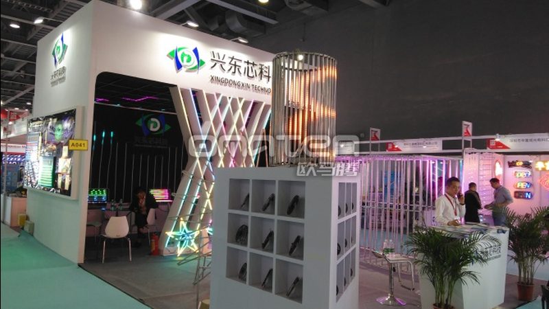 舞台搭建：钢化玻璃舞台板的价格考量